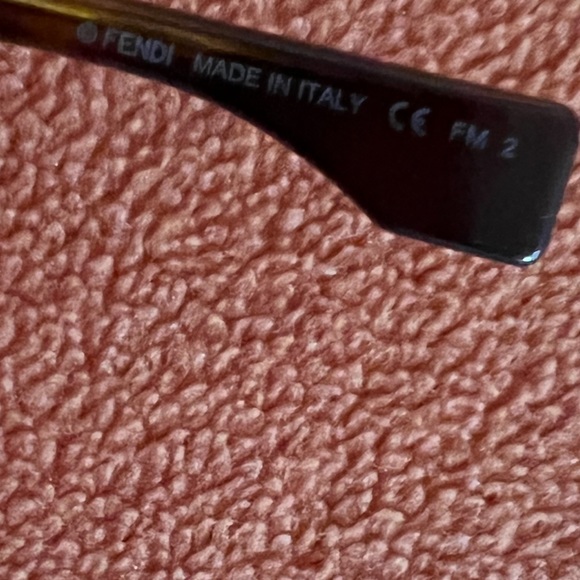 FENDI SUN GLASSES - Picture 5 of 7